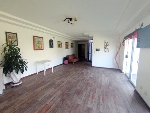 Se vende casa con amplio lote en Residencial de Guachipelín Escazú 25-1481 in San Rafael, Escazú, San José — $980,000