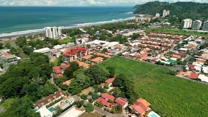 Hermoso Hotel en Jaco Centro in Jacó, Garabito, Puntarenas — $830,000 - Photo 3 of 77