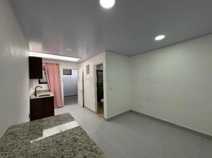 Alquiler de Apartamento con todos los servicios en Escazú   en Escazú, San José — $480