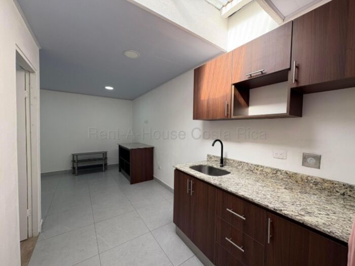Apartamento tipo estudio en alquiler compacto y funcional #26-1638 GS in Escazú, San José — $480