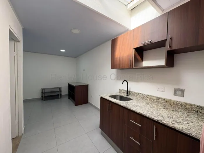 Apartamento tipo estudio en alquiler compacto y funcional #26-1638 GS en Escazú, San José — $480