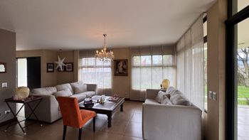 Alquiler de Casa con Amplio Jardín en Curridabat, San José (AD) en Granadilla, Curridabat, San José — $2,500 - Foto 4 de 16