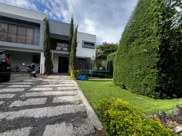 🔥REBAJADA Venta de lujosa  casa en San Rafael Heredia, Los Ángeles en Ángeles, San Rafael, Heredia — 260 000 000 ₡ - Foto 1 de 30