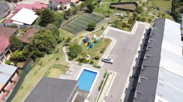 CASA EN VENTA EN SAN JOSÈ  MONTES DE OCA in Sabanilla, Montes De Oca, San José — ₡ 108 000 000
