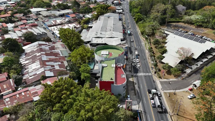 Venta de centro comercial de 4.864 m² con 30 locales en Curridabat #26-1612 GS en Curridabat, San José — $4,900,000 - Foto 3 de 11