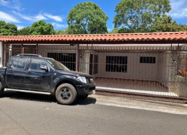 SE VENDE BELLEZA DE PROPIEDAD Y CASA EN ATENAS CENTRO.  en Atenas, Alajuela — ₡ 98 000 000