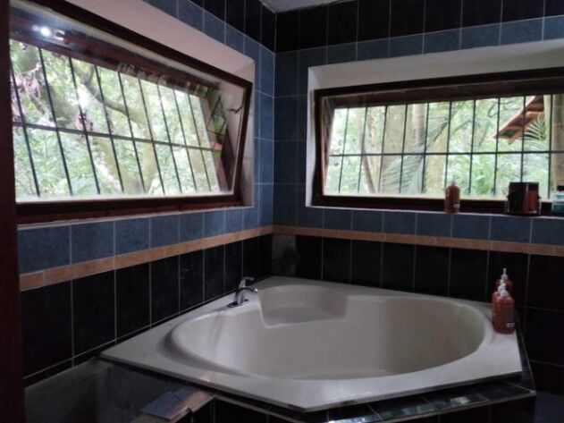 Venta de Lote + Casa y 2 Apartamentos en Mora Colón, San José.  en Colón, Mora, San José — $1,300,000