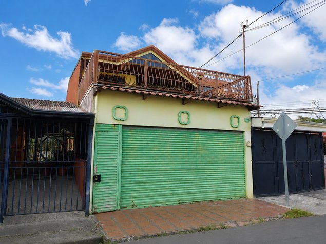 Casa En Venta De Dos Niveles En Aguacaliente, Cartago in Aguacaliente, Cartago — ₡ 67 755 232
