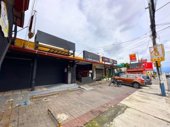 MLS-25-2044 KQ VENTA PLAZA COMERCIAL HEREDIA CENTRO CONTACTENOS AL # 88987222 in Heredia — $850,000