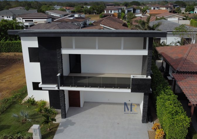 Casa en Venta en Condominio Exclusivo Liberia,Lista para estrenar in Liberia, Guanacaste — $550,000