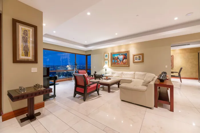 Venta de apartamento ubicado en Jaboncillos Escazú. in Escazú, San José — $875,000