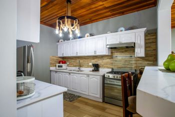 5-Bedroom Property for Sale in Atenas : Perfect Airbnb with Pool in San José, Atenas, Alajuela — $350,000 - Photo 5 of 24