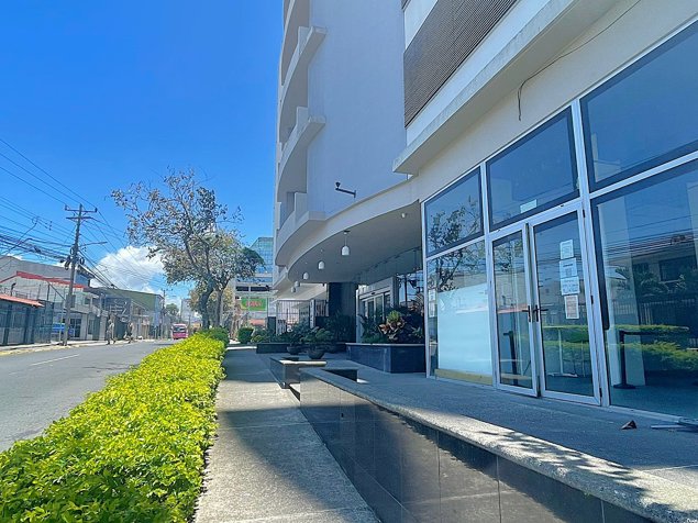 Alquiler Oficina - Local Comercial frente a Calle in Hospital, San José — $1,700 - Photo 2 of 7
