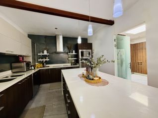 Venta de Hermosa Casa y oficinas en Ciudad Colón in Colón, Mora, San José — $945,000 - Photo 4 of 20