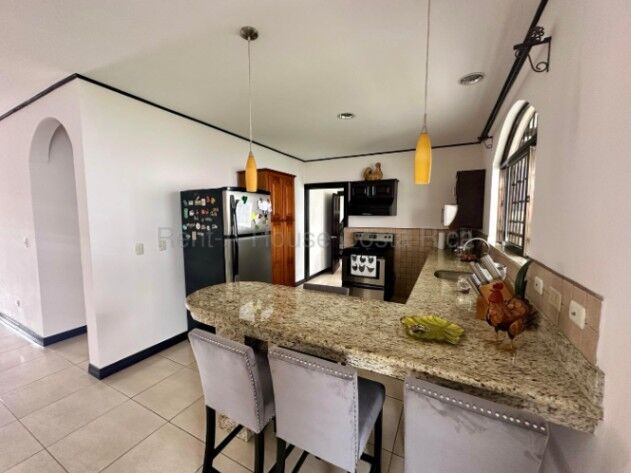 Propiedad con dos casas en venta en Villa Palmar Alajuela #26-1800 GS en San José, Alajuela — $468,000