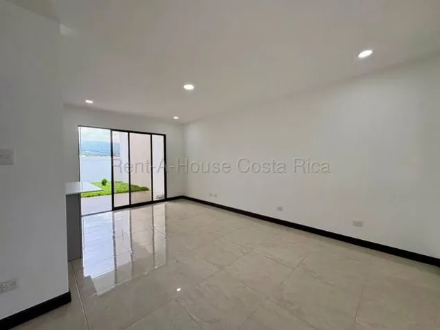 Casa de 3 habitaciones recien remodelada, en venta en San Francisco, Cartago in Aguacaliente, Cartago — ₡ 85 000 000 - Photo 2 of 21