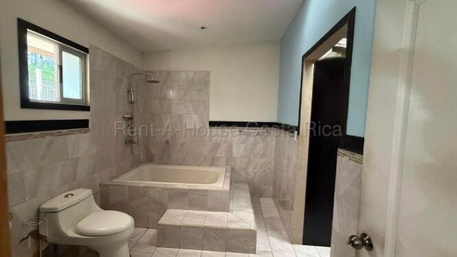 CASA EN VENTA, EN GOICOCHEA SAN JOSÈ en Mata de Plátano, Goicoechea, San José — ₡ 130 000 000