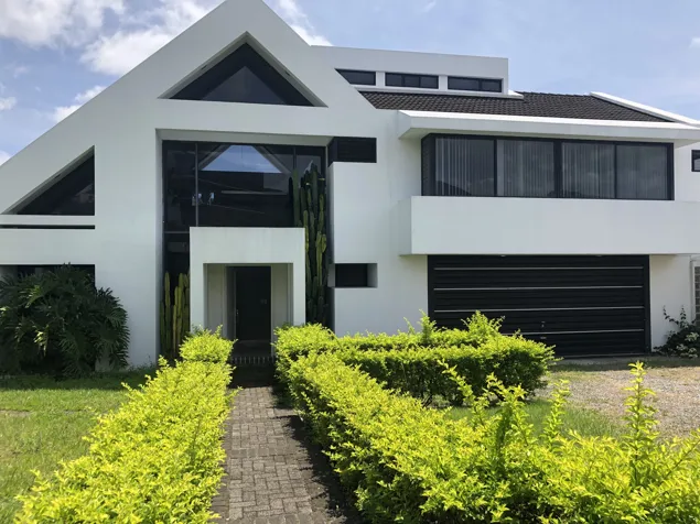 Remate Bancario -Casa en Venta En Laureles Escazú en San Rafael, Escazú, San José — $755,423 - Foto 2 de 29