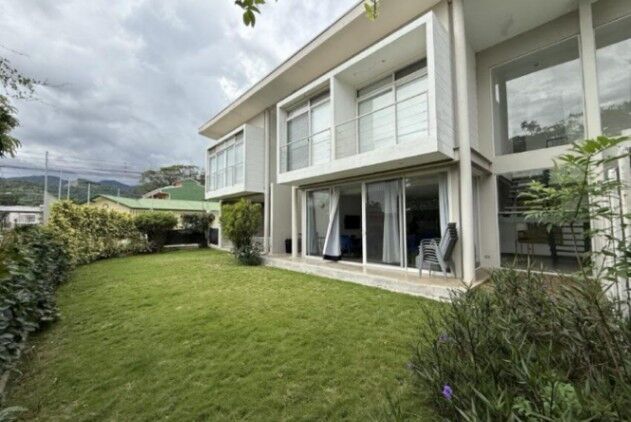 VENDO APARTAMENTO DE 2 PLANTAS EN RÍO ORO DE SANTA NA. en Santa Ana, San José — $224,000
