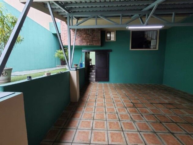VENDO CASA EN HEREDIA. en Mercedes, Heredia — ₡ 85 000 000