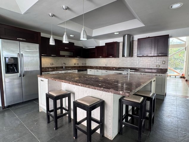 Casa en Venta y Alquiler en Guachipelín, Escazú De Lujo en Condominio en Escazú, San José — $4,500 - Foto 3 de 20