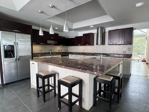 Casa en Venta y Alquiler en Guachipelín, Escazú De Lujo en Condominio en Escazú, San José — $4,500 - Foto 3 de 20