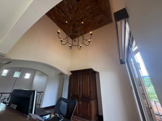 VENTA DE CASA PARA VIVIR SANTA ANA A LO GRANDE | ORO SOL, PIEDADES in Piedades, Santa Ana, San José — $675,000 - Photo 5 of 38