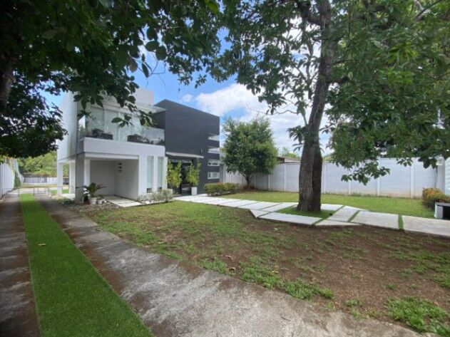 Venta de casa estilo contemporanea en Orotina Centro en Orotina, Alajuela — $595,000