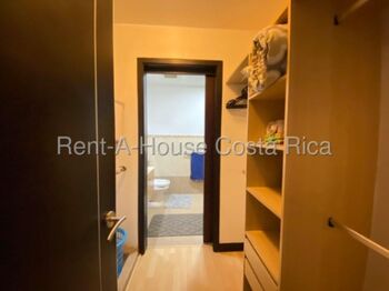  Venta de Apartamento en Avalon Country, Santa Ana. RAH 26-1412 PRECIO REBAJADO en Santa Ana, San José — $130,000 - Foto 4 de 6