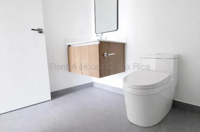 Alquiler de Hermoso Apartamento 26-1555 en Carmen, San José — $880 - Foto 2 de 10