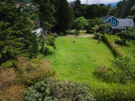 Se vende lote de 3,200m2 en San Isidro de Heredia 25-608 en San Isidro, Heredia — $395,000
