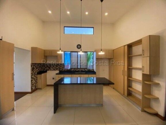 Alquiler de Casa en Grecia-Puente de Piedra, Alajuela. RAH 26-1832  en Puente De Piedra, Grecia, Alajuela — $13,500
