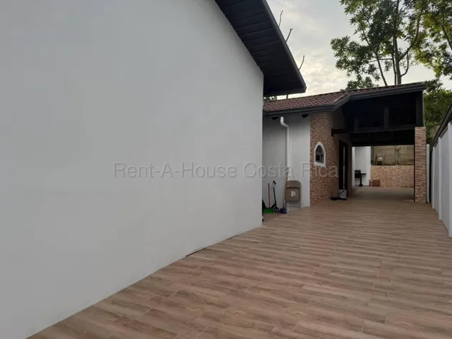 Venta de casa moderna con jacuzzi en condominio en Bolívar de Grecia #27-310 GS en Bolívar, Grecia, Alajuela — $201,300 - Foto 2 de 12