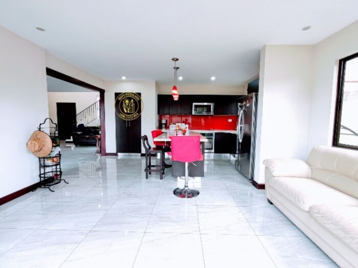🔰 Venta Preciosa Y Lujosa Casa en Condominio Albacete, Quebradilla, Cartago🔰 in Quebradilla, Cartago — $360,000
