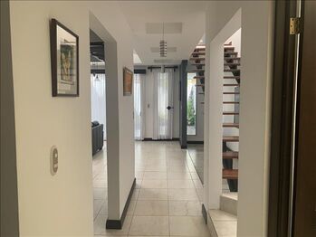 Casa de 2 plantas en Condominio Lomas de Granadilla en Granadilla, Curridabat, San José — 135 000 000 ₡ - Foto 4 de 19