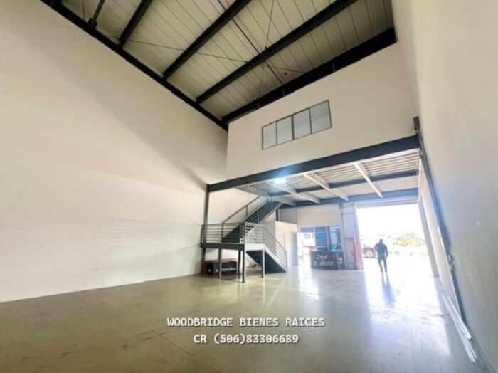 Bodega en alquiler Escazu 221 metros /para almacenamiento en Escazú, San José — $3,308