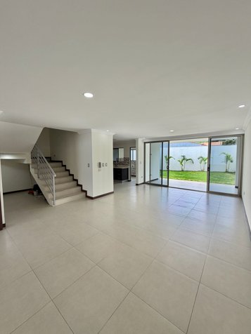 Casa en Venta en Santa Ana. in Santa Ana, San José — $270,000 - Photo 2 of 16