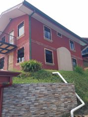 4 casas en condominio en San Antonio, Escazú, San José — $900,000 - Foto 4 de 10