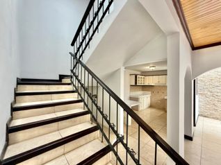 Venta Propiedad con 2 Apartamentos en Trejos Montealegre, Escazú in San Rafael, Escazú, San José — $400,000 - Photo 3 of 19