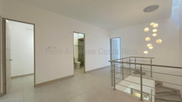 MLS-26-1584 ALQUILER CASA SAN RAFAEL ESCAZU en San Rafael, Escazú, San José — $2,400