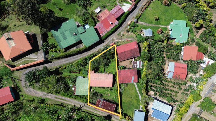 Casa con Vistas Panorámicas en Venta Verbena Norte Turrialba in Turrialba, Cartago — ₡ 30 000 000 - Photo 2 of 11