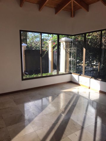 Casa en venta en Pinares Curridabat.ALQUILADA, 5PJG9655179 in Curridabat, San José — $295,000