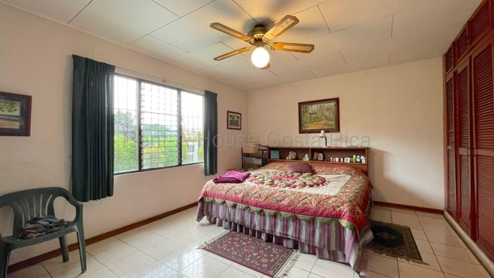 Venta de Casa Esquinera de una Planta en San Rafael de Escazú. RAH 27-289 en San Rafael, Escazú, San José — $275,000