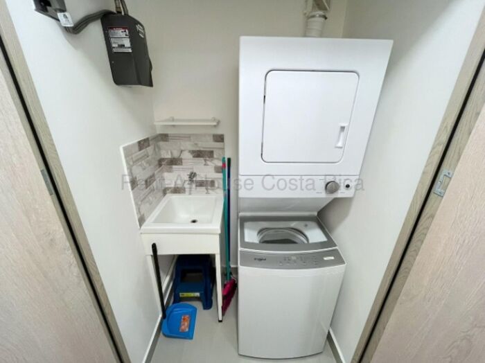 Venta de apartamento semi amoblado con amenidades #26-2113 GS en San Sebastián, San José — $149,000