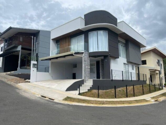 Alquiler de Moderna Casa en Condominio, Santa Ana. RAH 26-448  in Brasil, Santa Ana, San José — $1,800
