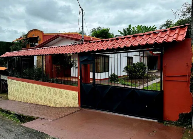 🏡 Hermosa Casa en venta en el centro de Grecia, Alajuela en Grecia, Alajuela — ₡ 125 000 000 - Foto 2 de 12