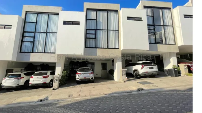 Alquiler de TOWNHOUSE en Santa Ana-Pozos. RAH 27-269 in Pozos, Santa Ana, San José — $1,600