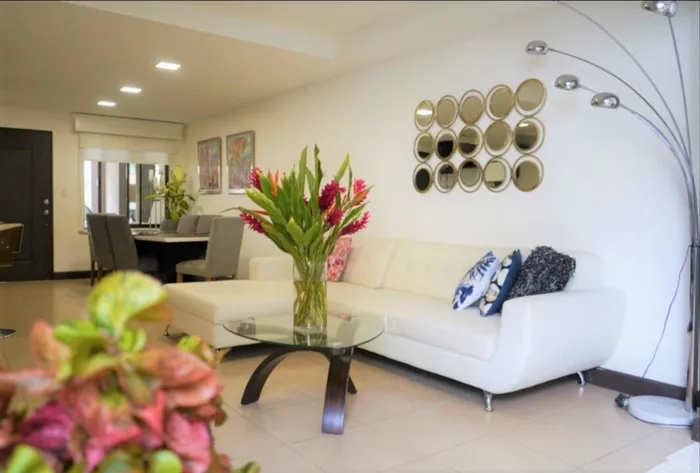 Venta de casa moderna con terraza en condominio #25-1434 GS en Colón, Mora, San José — $210,000