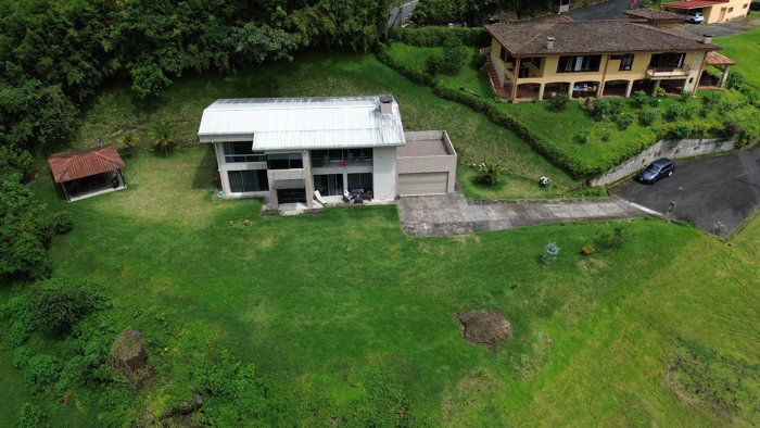 Hermosa casa en condominio de montaña in Rancho Redondo, Goicoechea, San José — $525,000 - Photo 2 of 42