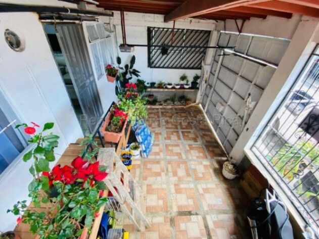 Venta de Casa + APTO en San Rafael de Montes de Oca. RAH 26-1715 in San Rafael, Montes De Oca, San José — ₡ 93 000 000